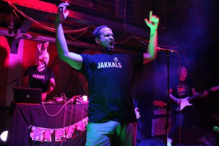 Bittereinder @ Arcade Empire 2011 Bitttereinder - Solidariteit (Music Video)