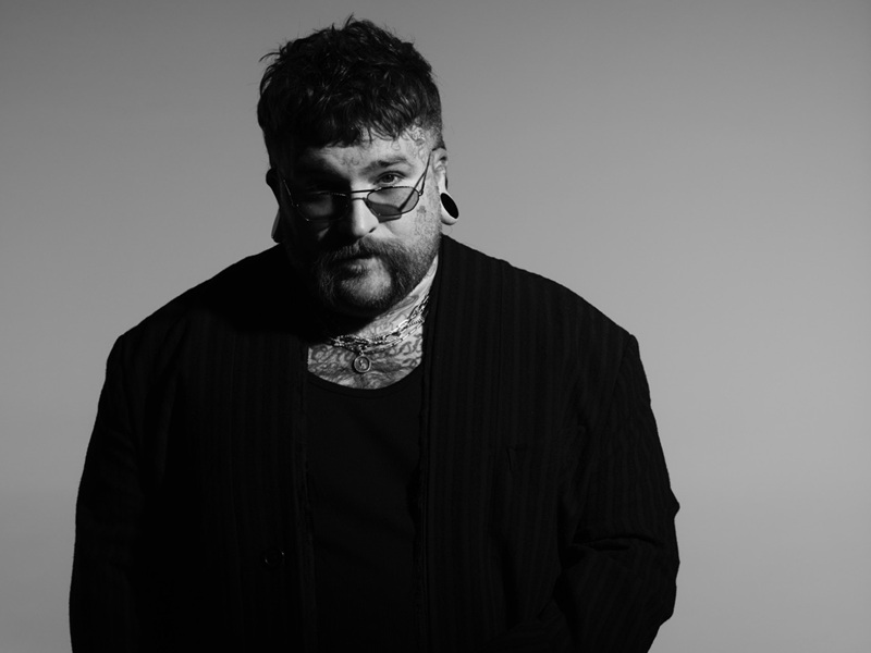 Teddy Swims Releases New Single: "Mr. Know It All" 3 Teddy Swims